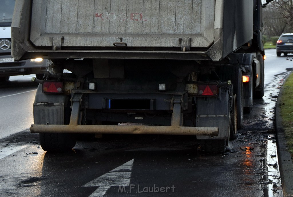 Auto 1 Reifenbrand LKW Koeln Porz Gremberghoven Ratherstr P10.JPG - Miklos Laubert